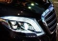 Astuce de grand-mère pour nettoyer les phares de voiture efficacement et naturellement